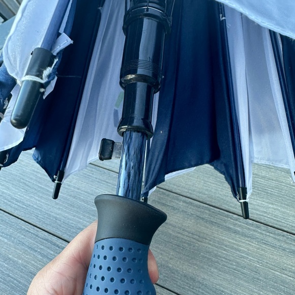 Umbrella. Huge. New. - Picture 3 of 6